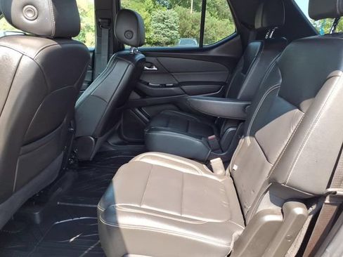 Used 2023 Chevrolet Traverse LT w/ LPO, Floor Liner Package FWD image 10