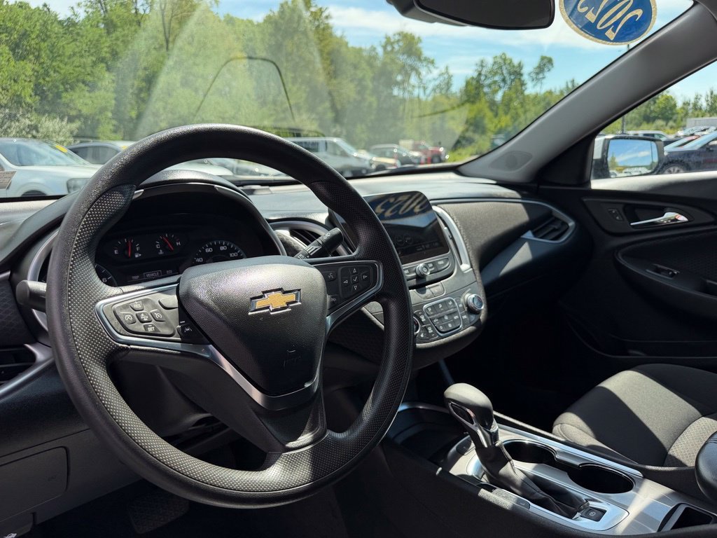 Used 2025 Chevrolet Malibu LT FWD image 6