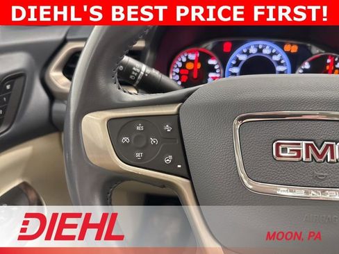 Used 2022 GMC Acadia Denali w/ Denali Ultimate Package AWD/4WD image 19