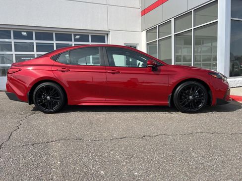 Used 2025 Toyota Camry SE w/ Multimedia Upgrade Package image 15