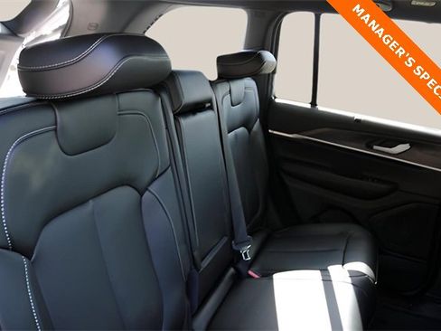 New 2025 Jeep Grand Cherokee Limited w/ Luxury Tech Group II image 18
