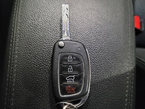 Used 2018 Hyundai Tucson SE AWD/4WD image 32
