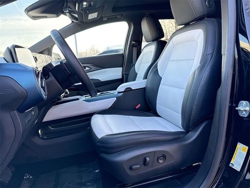 Used 2025 Chevrolet Equinox EV LT w/ Convenience Package image 13