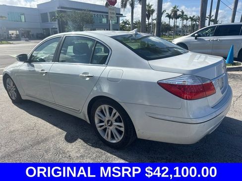 Used 2009 Hyundai Genesis 4.6 w/ Technology Pkg 5 RWD image 2