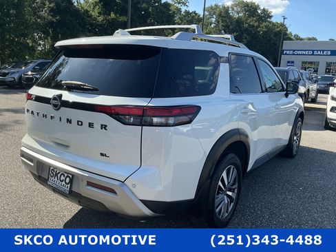 Used 2023 Nissan Pathfinder SL w/ Black Appearance Package FWD image 5