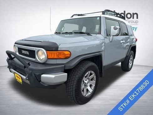 Used 2014 Toyota FJ Cruiser 4WD image 3