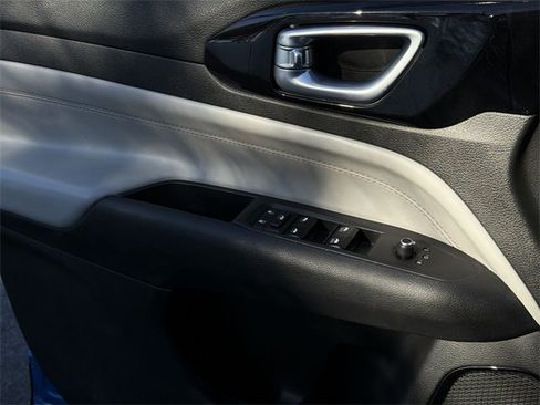 Used 2024 Jeep Compass Limited image 32