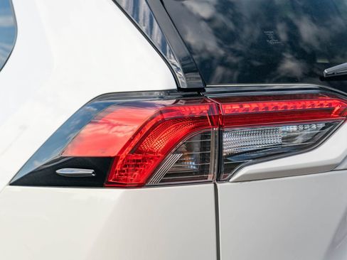 Certified 2025 Toyota RAV4 LE AWD/4WD image 7