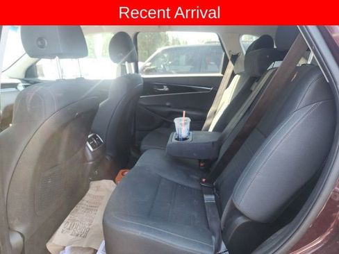 Used 2020 Kia Sorento LX AWD/4WD image 6