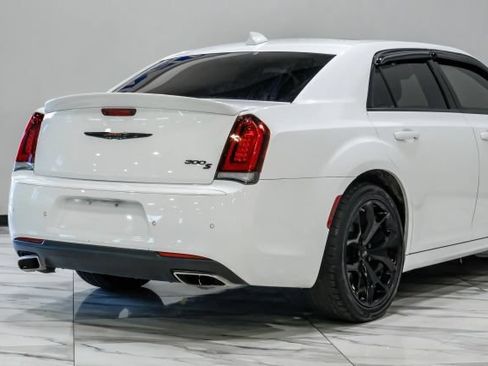 Used 2022 Chrysler 300 S w/ Comfort Group RWD image 13