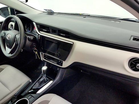 Used 2019 Toyota Corolla LE image 24