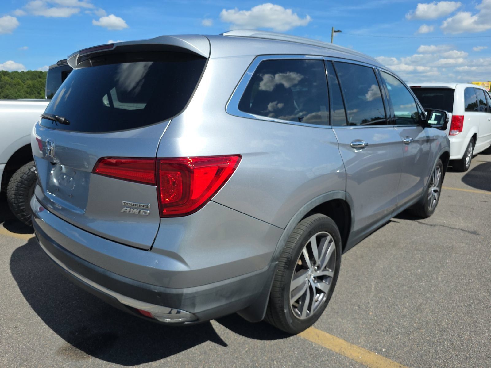 Used 2017 Honda Pilot Touring image 4