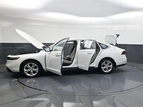 Used 2023 Honda Accord LX image 37