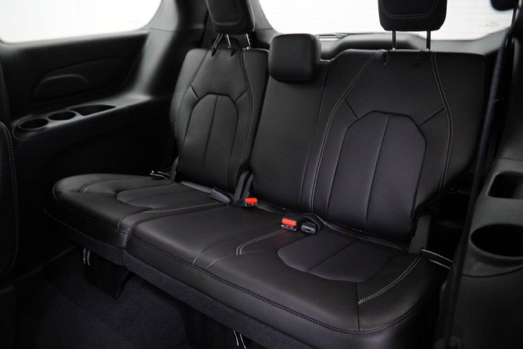 New 2027 Chrysler Pacifica Select FWD image 18