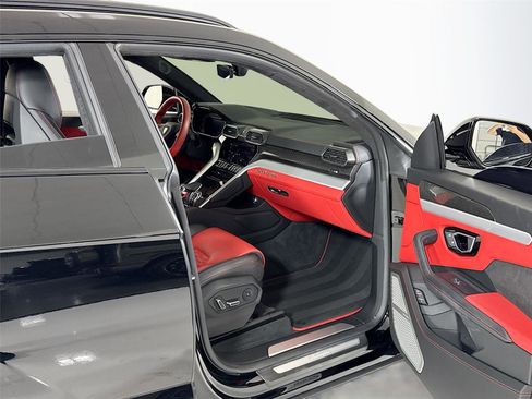Used 2020 Lamborghini Urus image 32