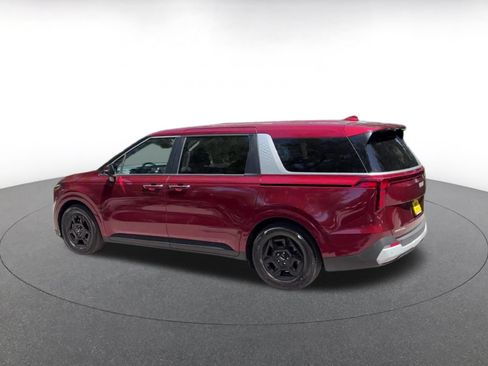 Used 2026 Kia Carnival FWD image 10
