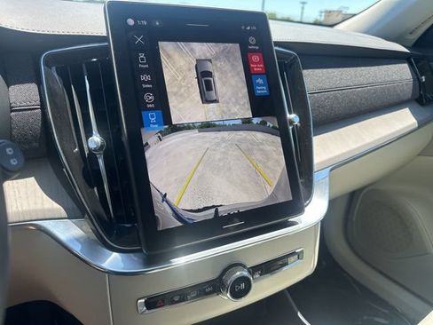 Certified 2025 Volvo XC90 T8 Ultra AWD/4WD image 25