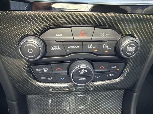 Used 2023 Chrysler 300 C image 29