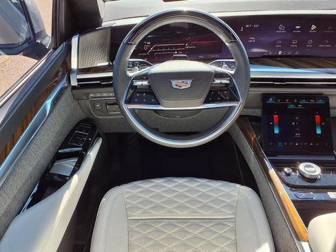 Used 2026 Cadillac Escalade Platinum Sport w/ LPO, ONYX Package AWD/4WD image 13
