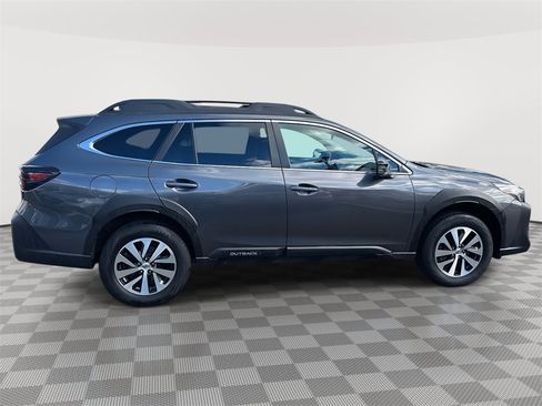 Used 2023 Subaru Outback Premium image 2