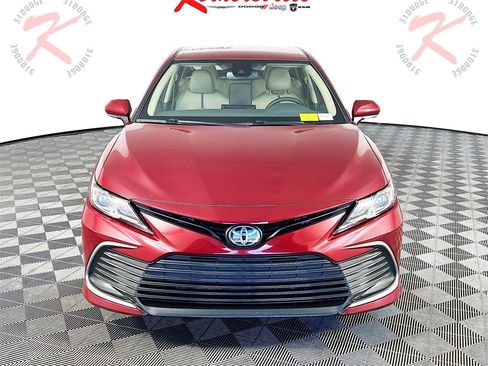 Used 2021 Toyota Camry LE image 2