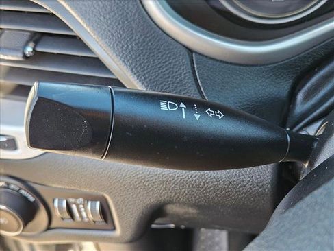Used 2015 Jeep Cherokee Latitude FWD image 15