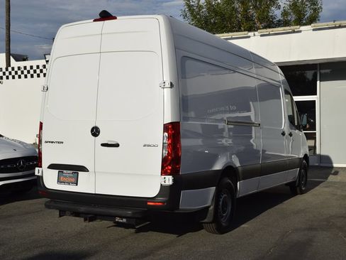 Used 2024 Mercedes-Benz Sprinter 2500 w/ Acoustic Package image 5