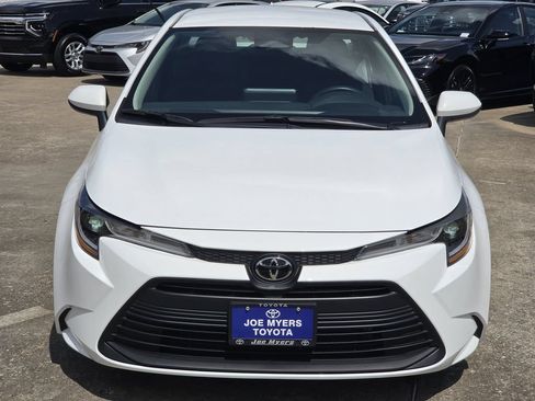 Used 2025 Toyota Corolla LE FWD image 3