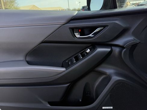 Used 2025 Subaru Crosstrek 2.5i Limited w/ Crosstrek Mirror Package image 16