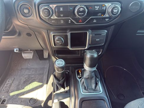Used 2022 Jeep Gladiator Sport AWD/4WD image 14