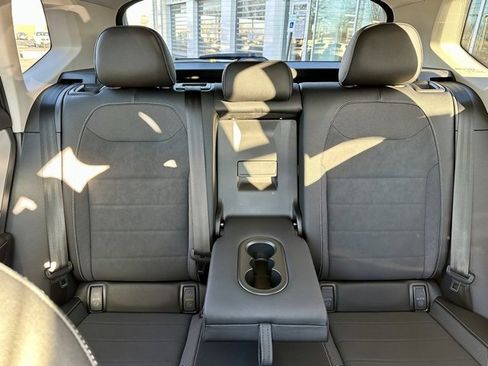 New 2024 Volkswagen Taos SE image 19