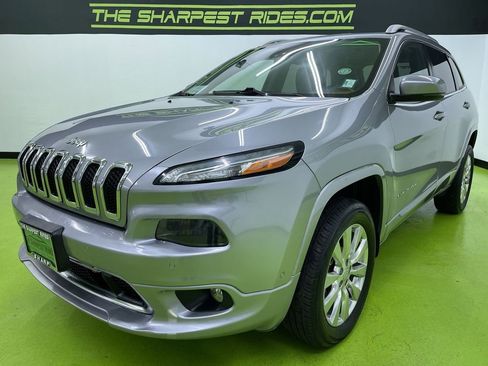 Used 2017 Jeep Cherokee Overland w/ Technology Group image 5