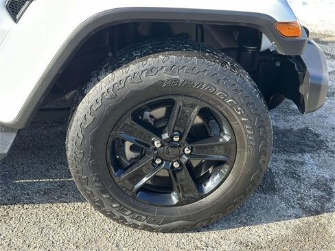 Certified 2021 Jeep Wrangler Unlimited Sahara image 9