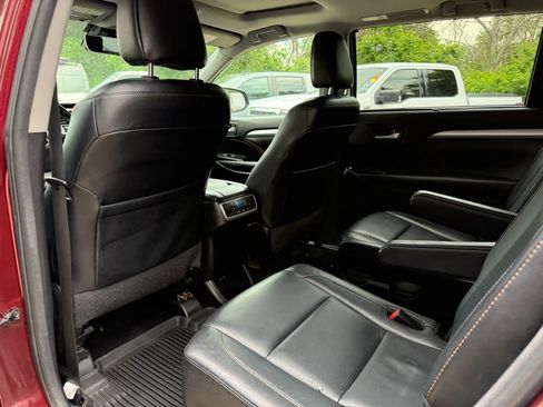 Used 2017 Toyota Highlander XLE AWD/4WD image 14