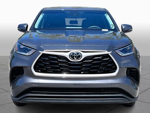 Used 2021 Toyota Highlander L image 4