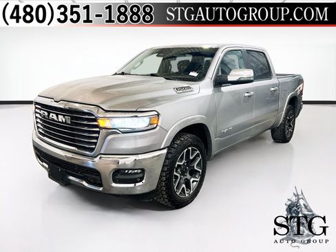 Used 2025 RAM 1500 Laramie AWD/4WD image 1