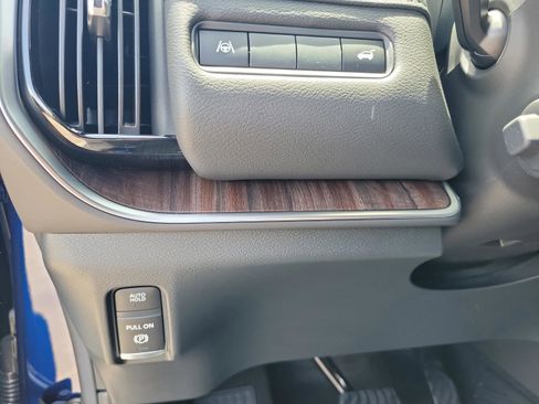 New 2025 Nissan Armada SL w/ Captain's Chari Seat Package image 27