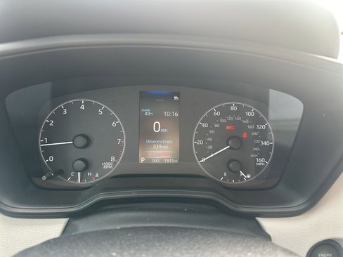 Used 2025 Toyota Corolla Cross LE image 11