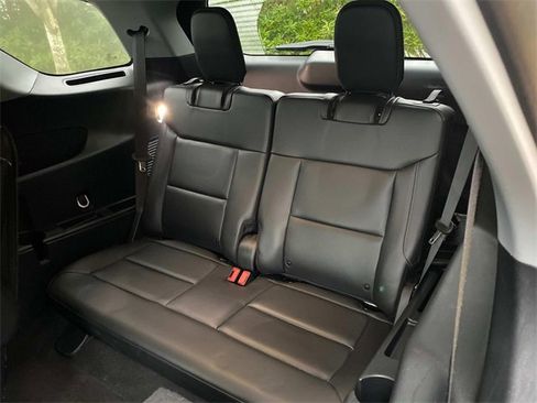 Used 2023 Ford Explorer XLT w/ Equipment Group 202A image 10