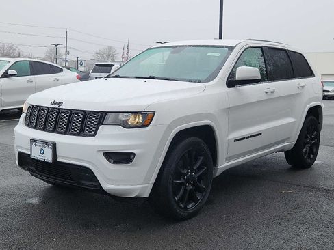 Used 2021 Jeep Grand Cherokee Laredo X image 3