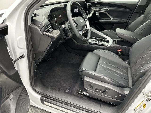 Used 2025 Audi Q5 Premium Plus w/ Premium Plus AWD/4WD image 11