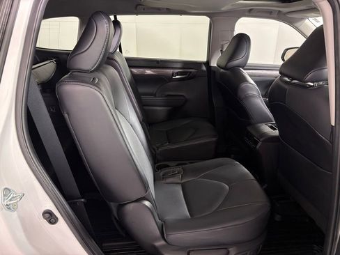 Used 2023 Toyota Highlander Limited AWD/4WD image 49