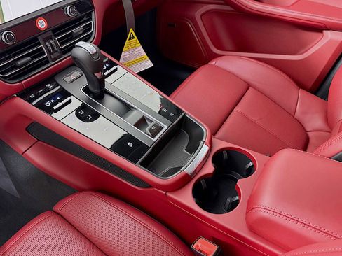 New 2026 Porsche Macan image 21