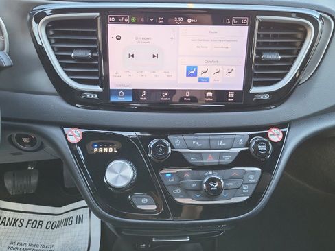 Used 2025 Chrysler Pacifica Select FWD image 30