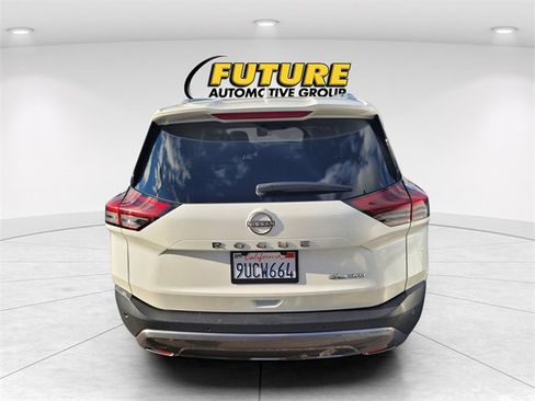 Used 2023 Nissan Rogue SL w/ SL Premium Package image 4