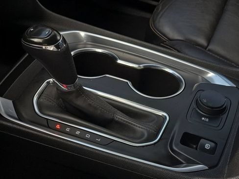 Used 2018 Chevrolet Traverse LT FWD image 23