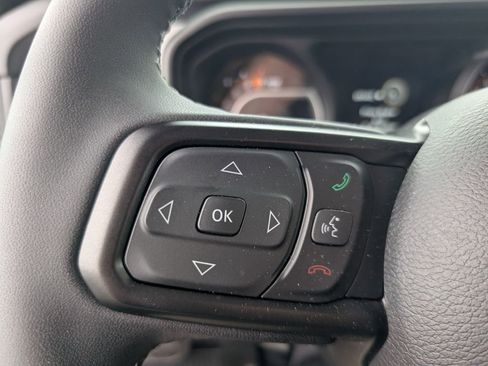 Used 2025 Jeep Gladiator Sport AWD/4WD image 11