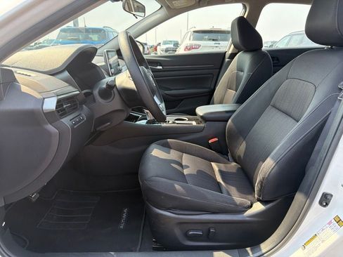 Used 2024 Nissan Altima 2.5 SV FWD image 10