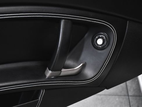 Used 2013 Ferrari California image 12