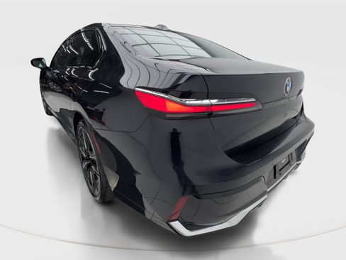 Used 2023 BMW 740i w/ Luxury Rear Seating Package RWD image 10